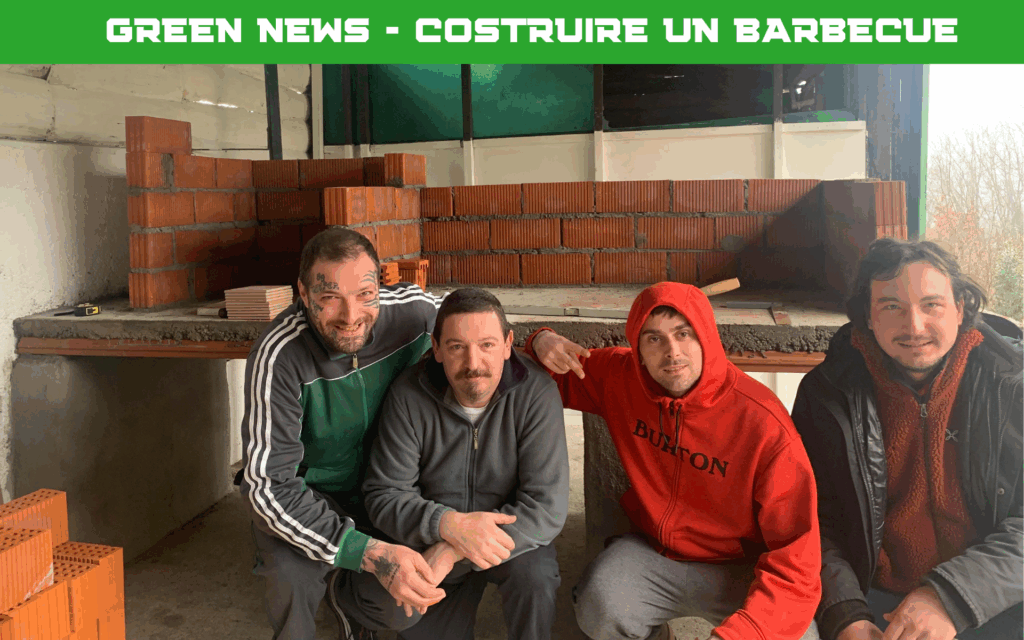 Gli ospiti di Azzate impegnati a costruire un barbecue